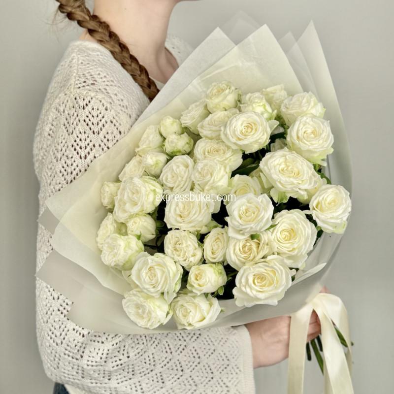 Букет из 11 кустовых пионовидных роз